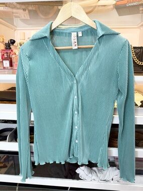Anthropologie Dolan blue pleated button up blouse in XXS - fits more like Small